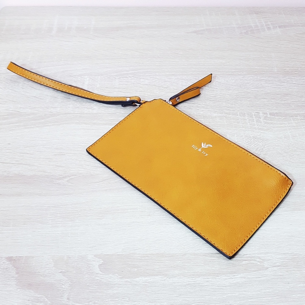 NWoT Lily & Ivy Clutch